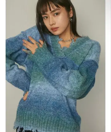 EMODA 오버 V넥 크러쉬 니트 블루