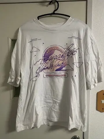 화이트 T셔츠 L 사이즈 컬러풀 디자인 노기자카 진구구장 한정판 T셔츠