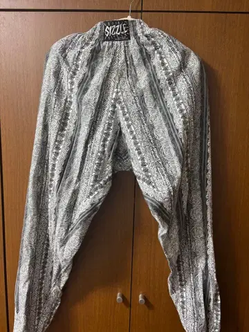 SIZZLE 하렘 팬츠 흑백 무늬