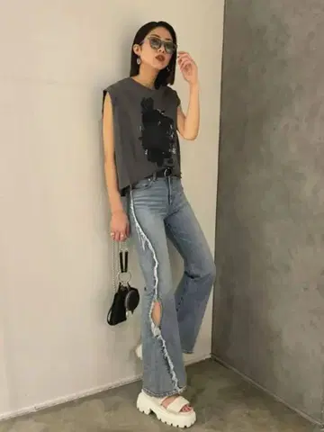 [ EMODA ] 커브 커팅 저스트 허리 플레어 청바지 데님