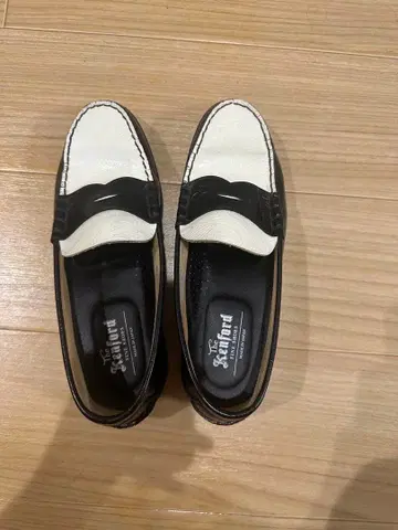 The kenford 로퍼 화이트 블랙 페이즐리 레어템