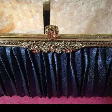 클러치백 실크 새틴의 숄더와 클러치백의 투웨이