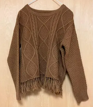 프린지 장식 케이블 니트 스웨터