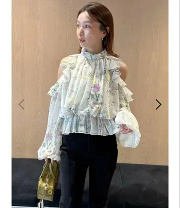 쉬폰 볼륨 블라우스 스나이델