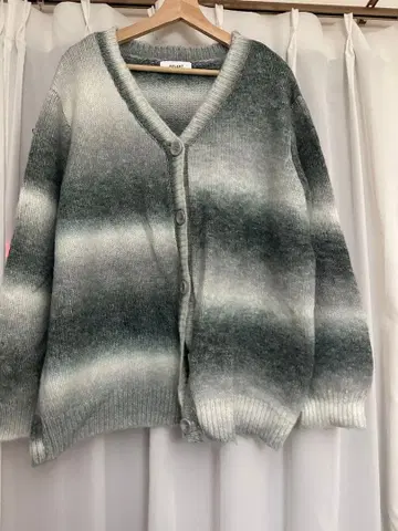 ACLENT 그레이와 화이트의 가디건 미사용 새상품