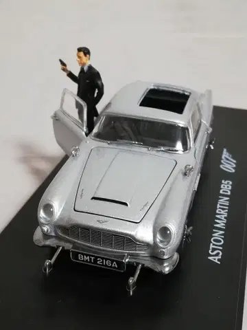 애스턴 마틴 DB 5, 미니카