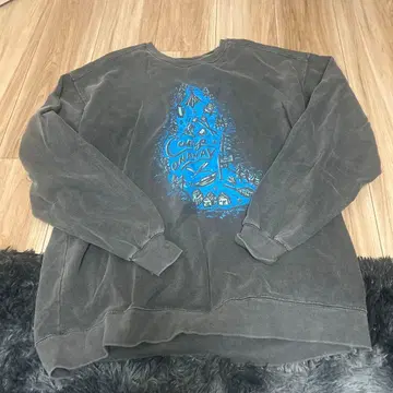 다크 그레이 크루넥 맨투맨