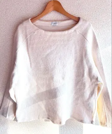 어반 리서치 DOORS 화이트 래글런 슬리브 스웨터