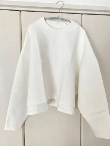 새상품 FORME 종이상자 맨투맨 화이트