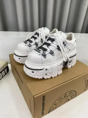 NEW ROCK 통굽 부츠 스니커즈 사이즈 36