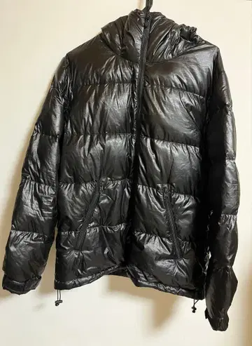 블랙 후드 부착 다운 자켓