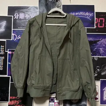 올리브 그린 후드 부착 마운틴 후드티