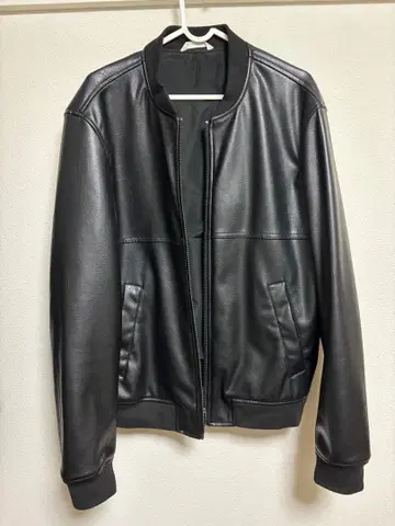 ZARA 블랙 가죽 자켓 M 사이즈