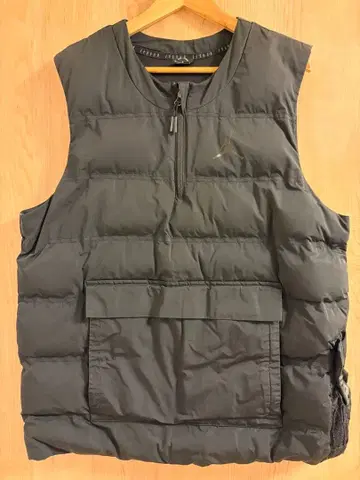 조던 블랙 다운 베스트 하프 지퍼