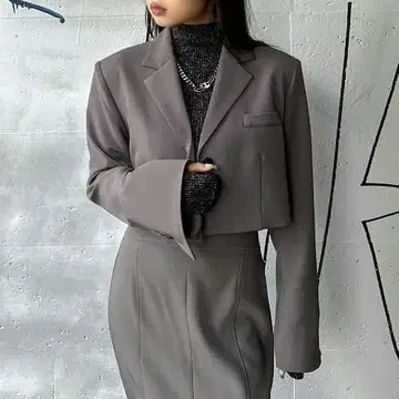 [ LVEU. ] 플레어 커프스 크롭 자켓 숏 자켓