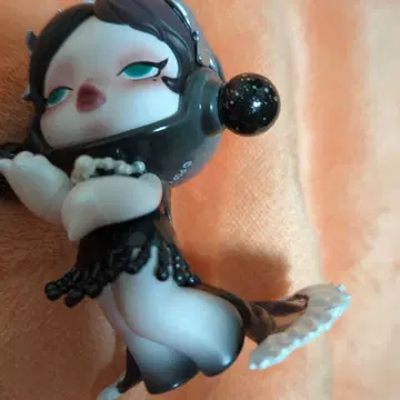 피규어 블랙 화이트 디자인 캐릭터