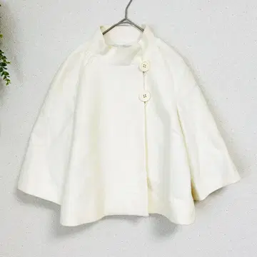 새상품급 내추럴 뷰티 베이직 [M] 화이트 버튼 달린 숏 기장