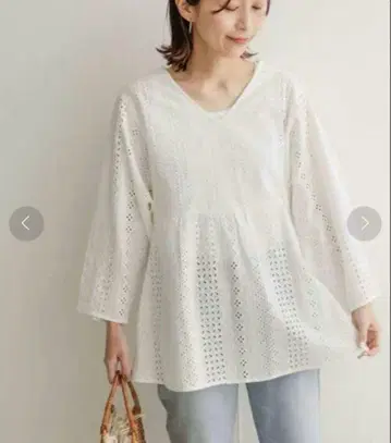 어반 리서치 도어스 V넥 코튼 레이스 블라우스 튜닉 화이트