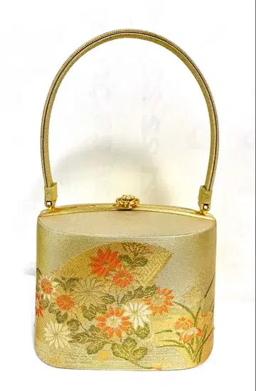 컨디션 최상 골드 컬러 꽃무늬 일본 의류용 백