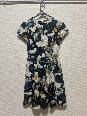 수입 원피스 반팔 무릎 위 기장 꽃무늬 S 사이즈