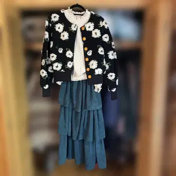 ANTIQULTURE 꽃무늬 가디건 상의 스커트 세트