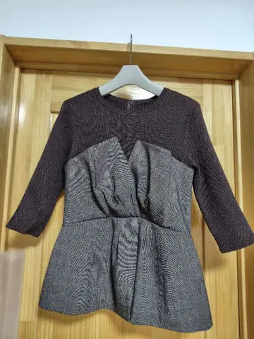 JUSGLITTY 트위스트 뷔스티에 도킹 니트 브라운