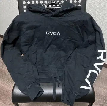 RVCA 루카 크롭 맨투맨 후디 블랙 로고