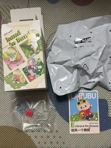 POP MART Hand in Hand 피규어