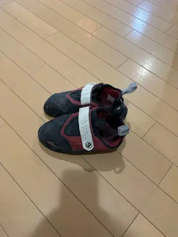 언패러렐 플래그십 클라이밍 슈즈 블랙/레드 더블 스트랩