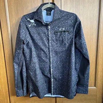 Oakley 레오파드 무늬 골프 셔츠 M