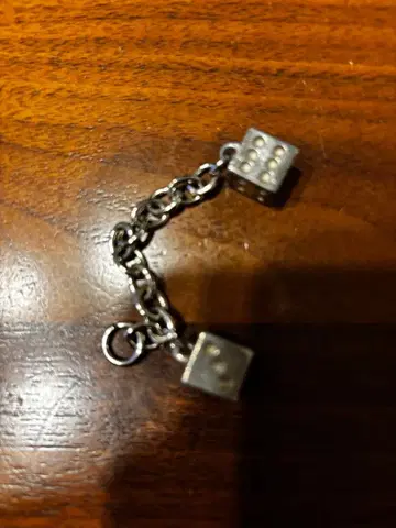 실버 주사위 액세서리!