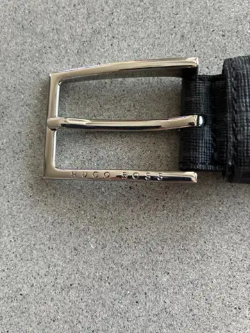 HUGO BOSS 체크 무늬 가죽 벨트