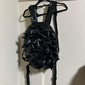 개성있는 가시돋친 백팩 유니크한 블랙 백팩
