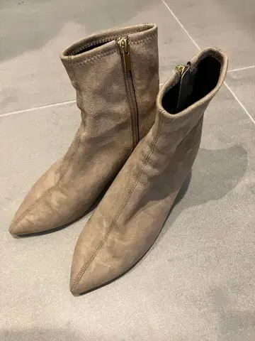 새상품급! 오데뜨 앤 오딜 베이지 스웨이드 숏부츠