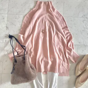 새상품급 모라비토 로고 마크 자수 하이넥 니트 양쪽 밑단 슬릿 핑크 40