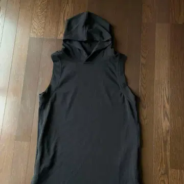 쿨레안 후드 부착 슬리브리스 튜닉 블랙