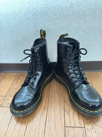 (새상품급) 닥터마틴 에나멜 부츠 UK4
