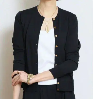 [새상품급] MUSEDeuxiemeClasse 크루넥 가디건 골드 버튼