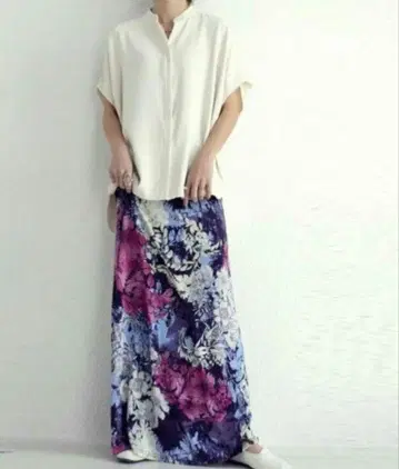 새상품급 안티카 [ F ] 보태니컬 무늬 롱 스커트 꽃무늬 퍼플