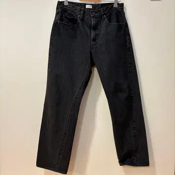CIOTA 미디엄 블랙 테이퍼드 데님 32 사이즈