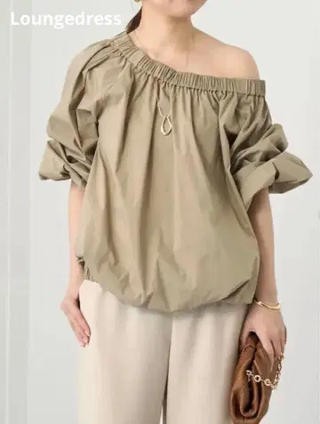 [ 새상품 ] 라운지 드레스 벌룬 오프숄더 블라우스 베이지