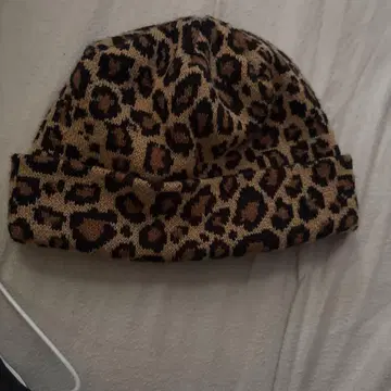 레오파드 무늬 니트 모자