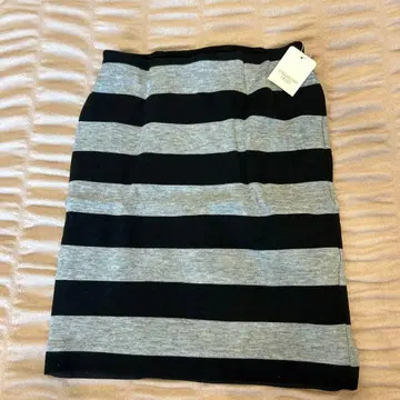 미사용 새상품 STRAWBERRYFIELDS 스커트