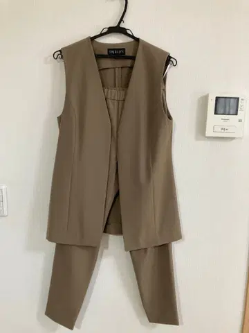 INDIVI 베이지 팬츠 셋업 슬리브리스 36