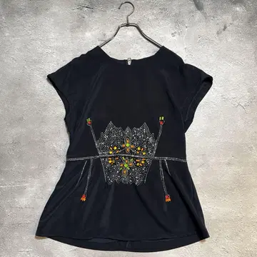 실크 상의 자수 비쥬 블랙 반팔 에스닉풍 고급 소재