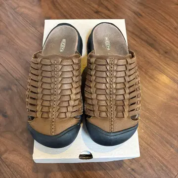 KEEN x HYKE 콜라보 샌들