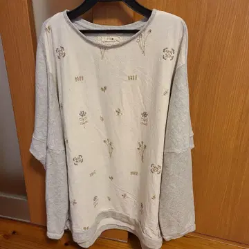 드럭 스토어즈(fu-ai) 2022년 꽃 자수 돌먼 트레이닝복