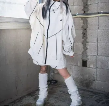 [ REFLEM ] 파이핑 절개 하이넥 후드티