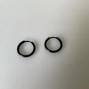 블랙 메탈 후프 귀걸이 (양쪽 귀용)