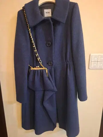 모스키노 치프 앤 시크 네이비 롱 코트 체인 백 M